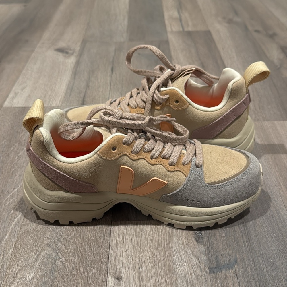 VEJA VENTURI SUEDE ALMOND PEACH MULTICO SNEAKERS - Picture 9 of 11